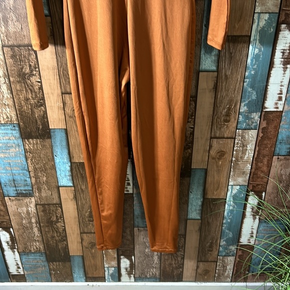 Medium 8/10 copper Halloween jumper - Picture 11 of 13